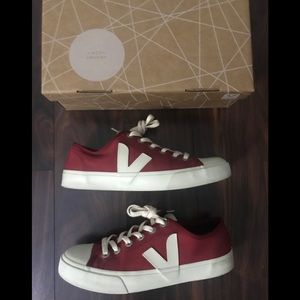 Pre owned Veja Canvas Sneakers